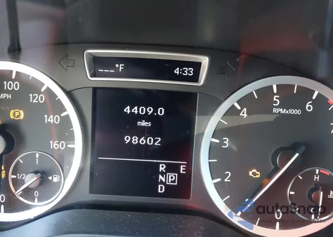 2018 Infiniti Qx30 Luxe z USA, uszkodzony, nr VIN SJKCH5CP8JA004981